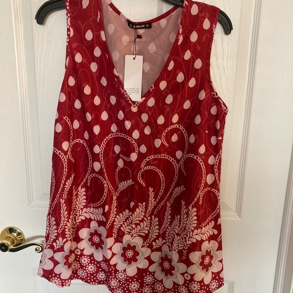 Red  & white silky flowered v- necked  top
